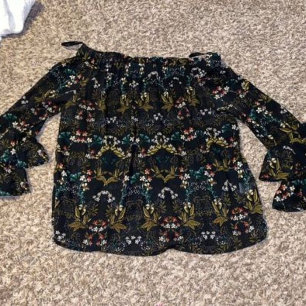 Black Floral Lightweight Top {Very J}